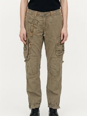 Ralph Lauren Women’s Khaki Cotton Cargo Utility Pants With Multi Pocket Detail.